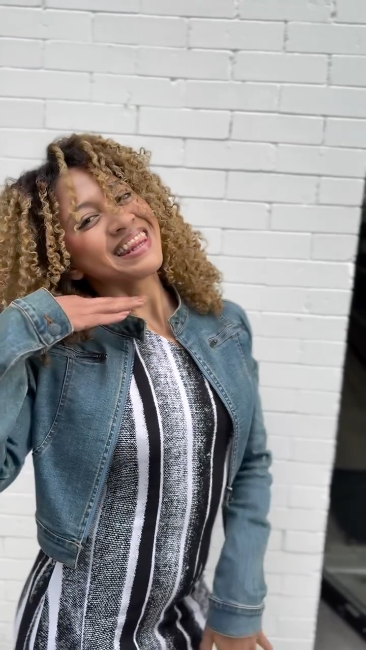 From copper to blonde in one sitting! Color correction goals! 
This smokin hottie is my friend @natheerav who lets me play in all the creative ways ❤️
#curlyhairvancouver #vancouverhairstylist #curlyhairspecialist #colorcorrection