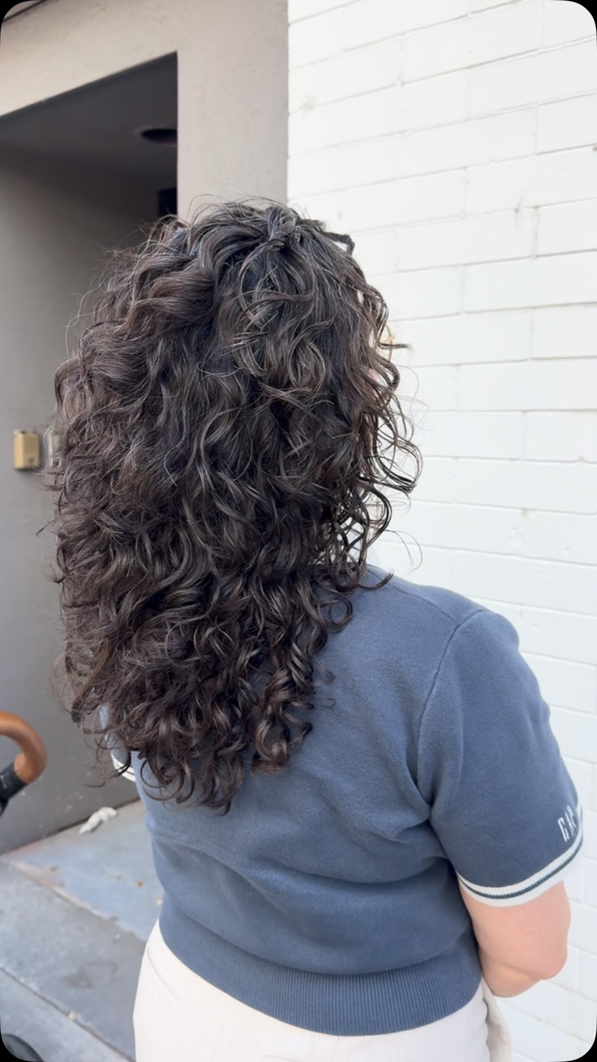 New mommy makeover! Still long enough to pull back in a ponytail, but layered enough that it’s not so grown out 😊 
#curlyhairvancouver #vancouverhairstylist #curlyhairspecialist